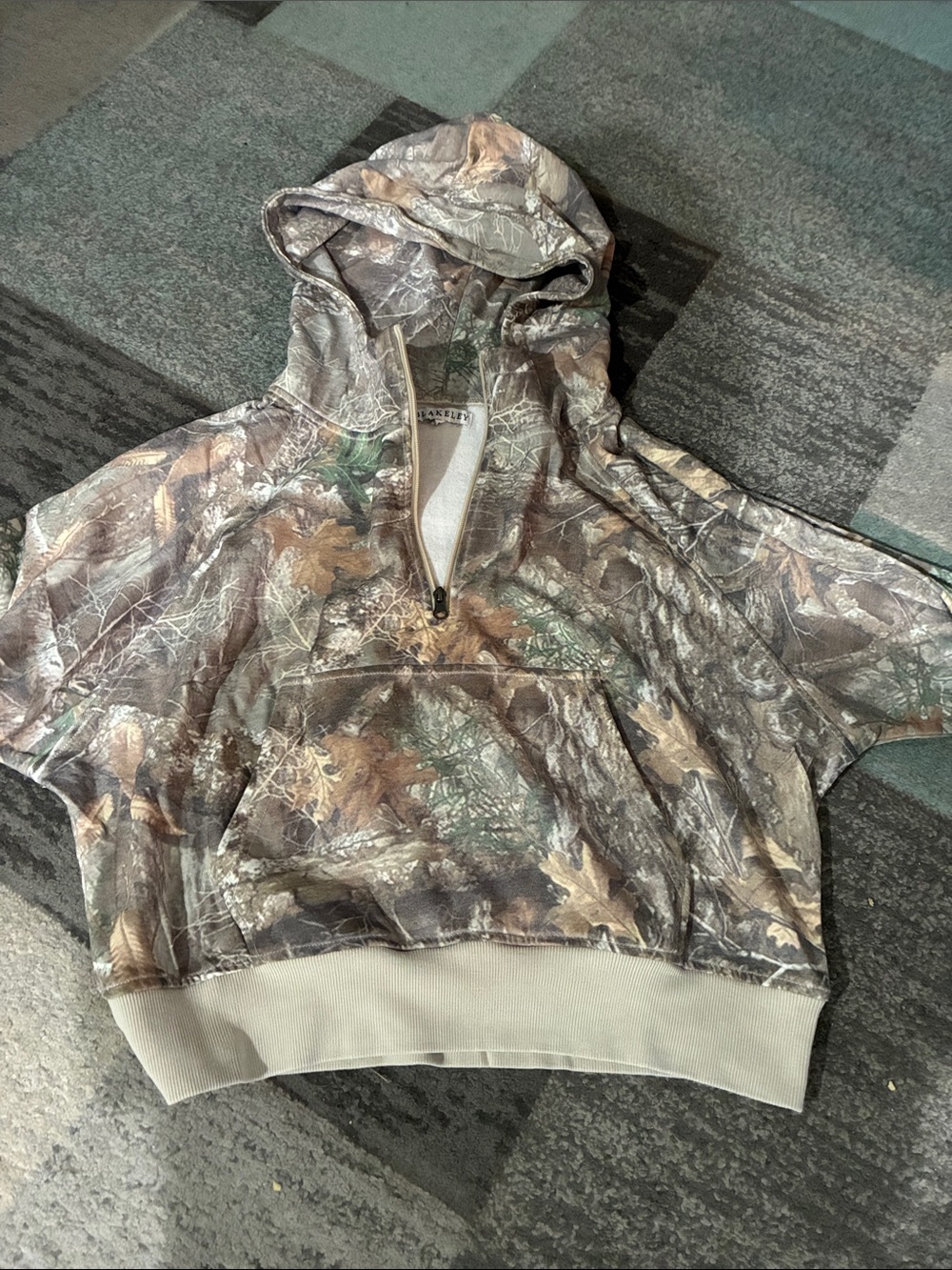 Blakely/Bakeley Camo Half-Zip Hooded Pullover new has been taken out package